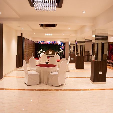 Gold Crest Business Hotel นาวีมุมไบ ภายนอก รูปภาพ