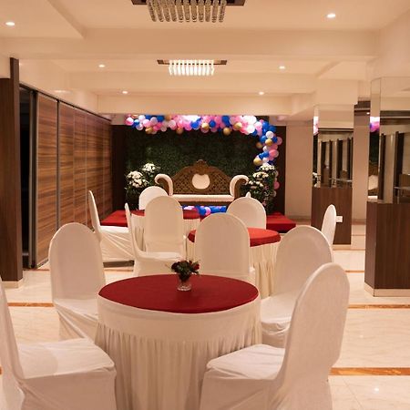 Gold Crest Business Hotel นาวีมุมไบ ภายนอก รูปภาพ