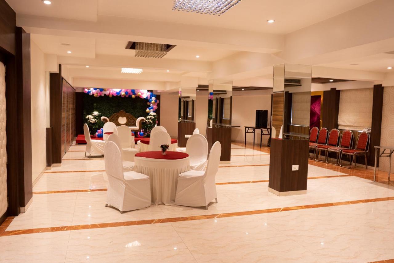 Gold Crest Business Hotel นาวีมุมไบ ภายนอก รูปภาพ