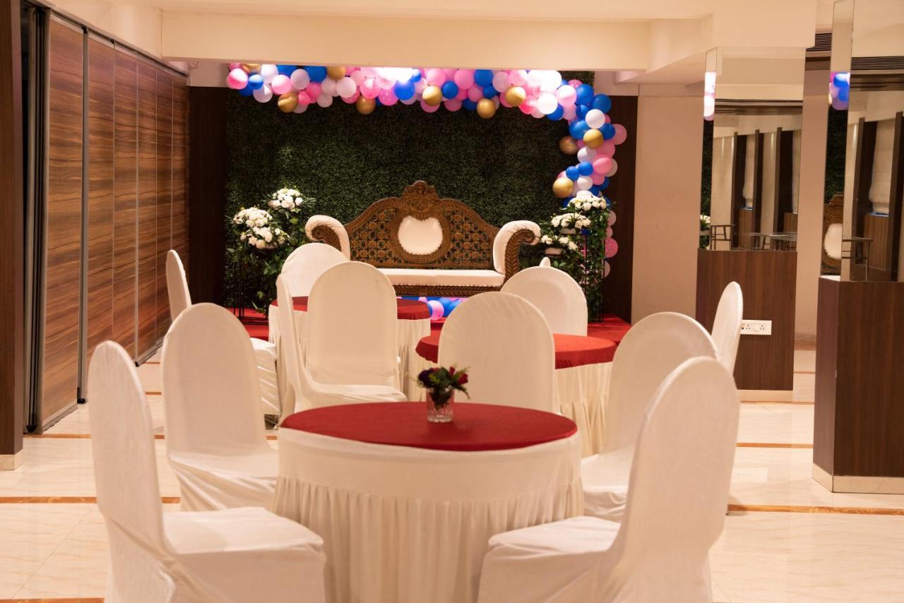 Gold Crest Business Hotel นาวีมุมไบ ภายนอก รูปภาพ